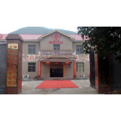 口碑好的教育學(xué)校：怎么教育叛逆孩子