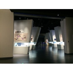 北京展覽館展柜——定做特質異形展柜來文博創(chuàng)造