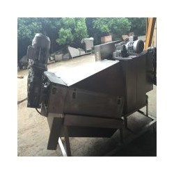 上海大團(tuán)環(huán)?？萍肌獙?zhuān)業(yè)生產(chǎn)柵網(wǎng)螺旋式污泥脫水機(jī)