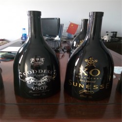 洋酒瓶烤漆廠，洋酒瓶噴漆廠，洋酒瓶噴涂廠，洋酒瓶噴油廠