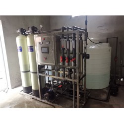 現(xiàn)貨1噸反滲透設備 工業(yè)用水純凈水設備 全自動控制系統(tǒng)
